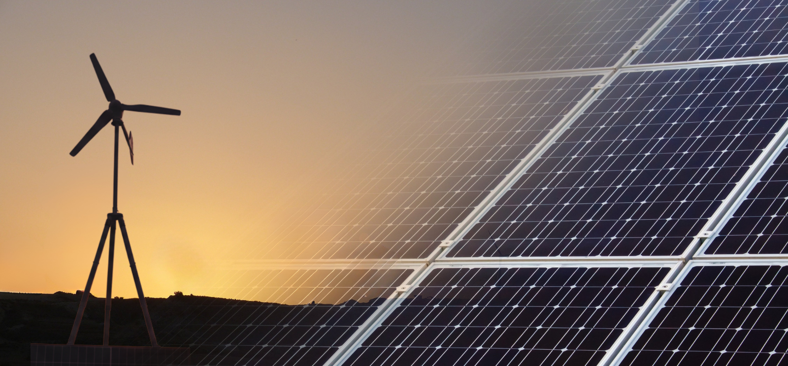 windkraftanlage-im-sonnenuntergang-pv-module-energiegewinnung