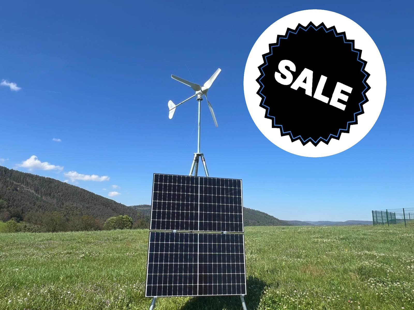 kombianlage-wind-solar-500-windkraft-solaranlage-mit-dreibein-2solarpaneel-7-a