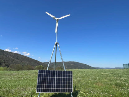 kombianlage-wind-solar-windkraft-solaranlage-mit-dreibein-1solarpaneel