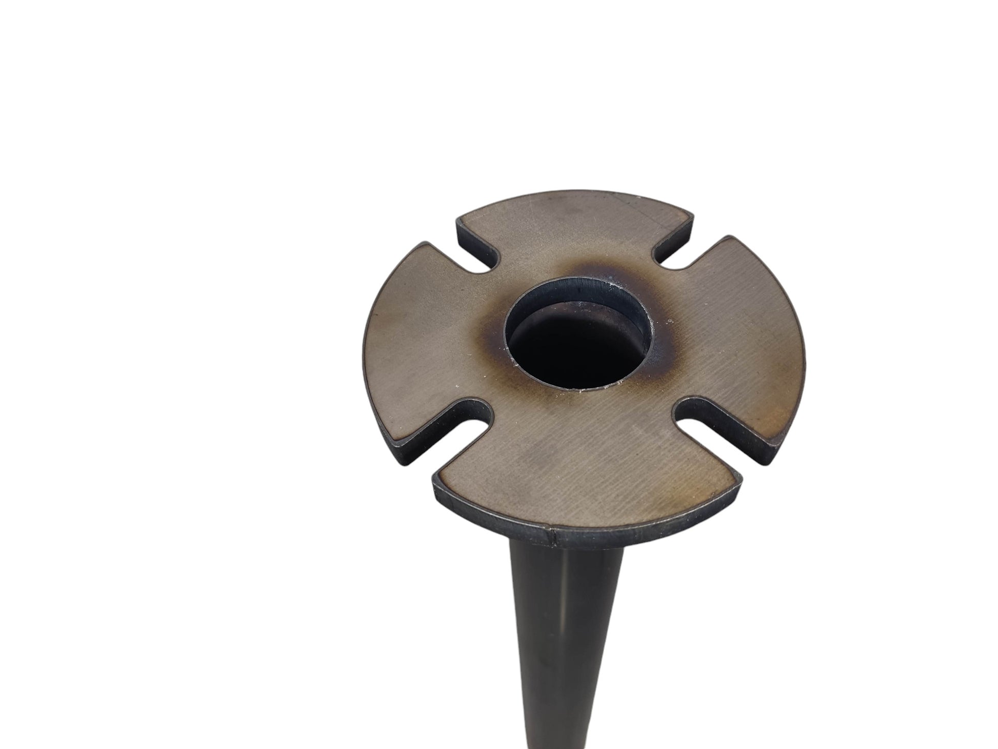 mast-windkraft-stromerzeugung-notstrom